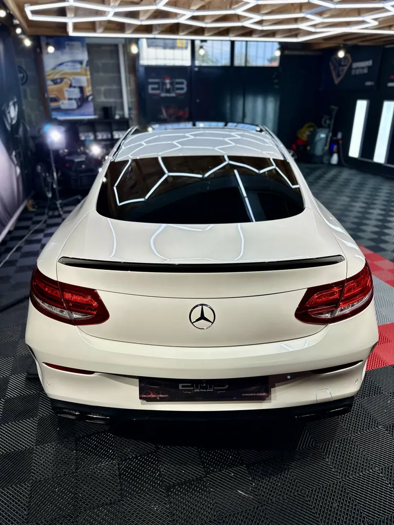 polissage Carroserie traitement céramique EMB DETAILING Vaugneray socialiste Mercedes C63 AMG