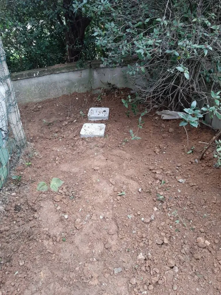 Terrain près de Bouc Bel Air après travaux d'assainissement pour pose d'une pompe de relevage