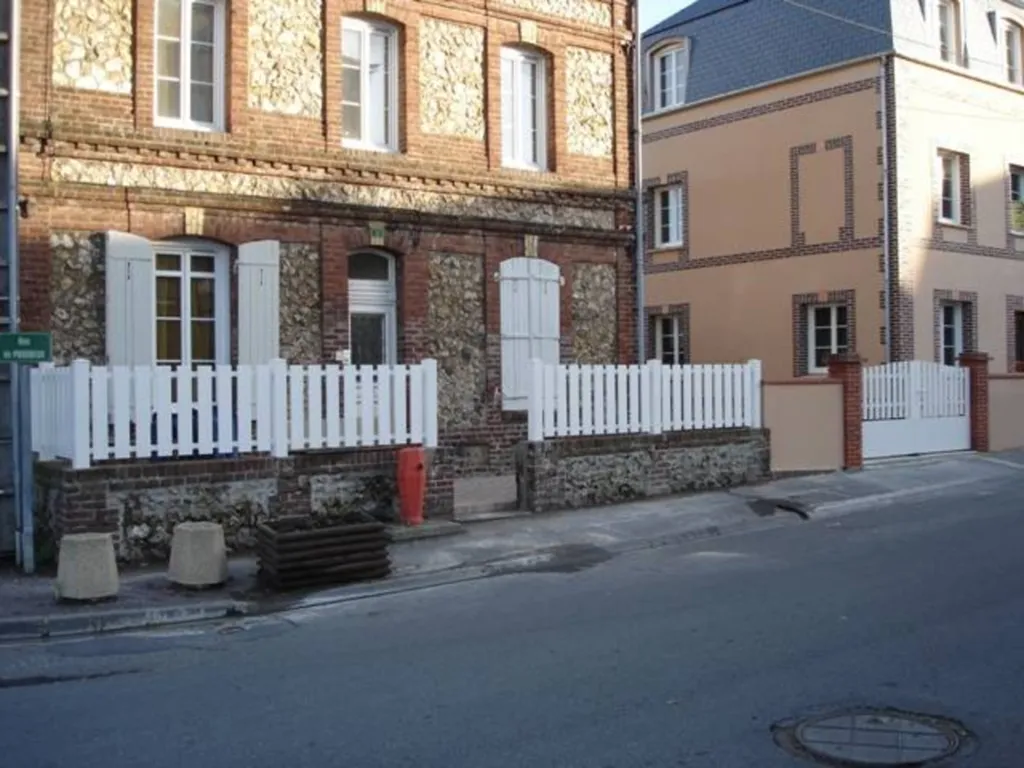 pose d'une clôture en PVC sur muret à Fécamp 76
