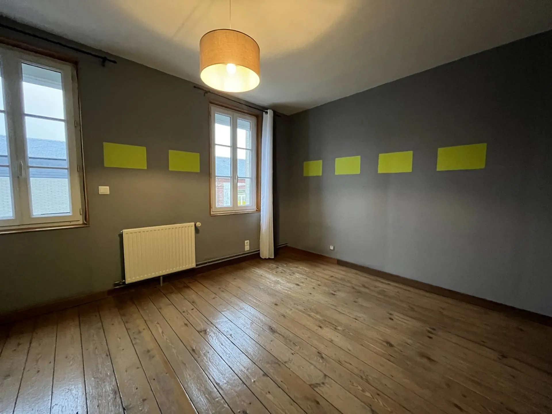 Maison de caractère, à vendre, offrant de beaux volumes, située à Betteville