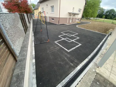 Optez pour une pose d'enrobé de qualité à Erstein dans le Grand Est pour sublimer votre espace extérieur !