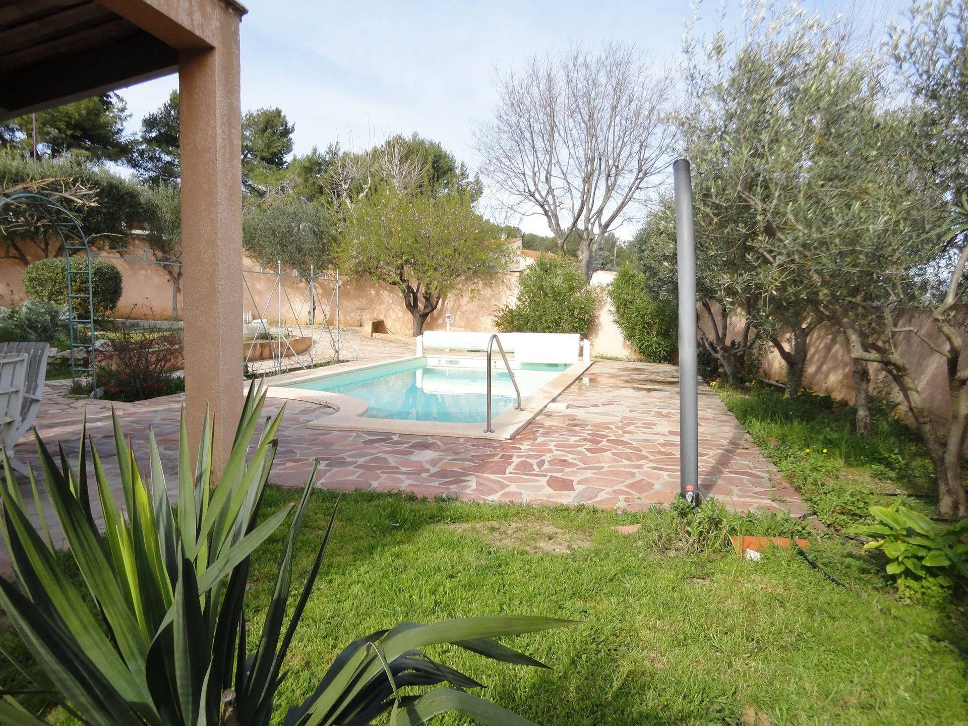 Maison à vendre carnoux avec 2 logements