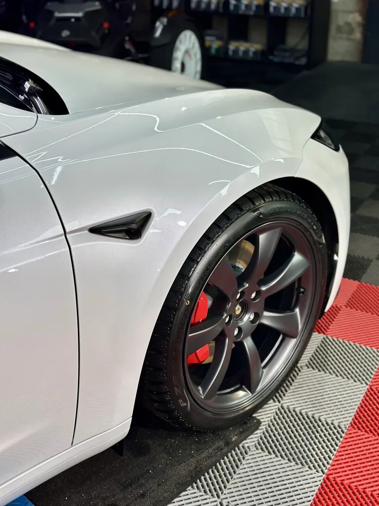 spécialiste du DETAILING sur Lyon Traitement céramique Tesla model 3 
