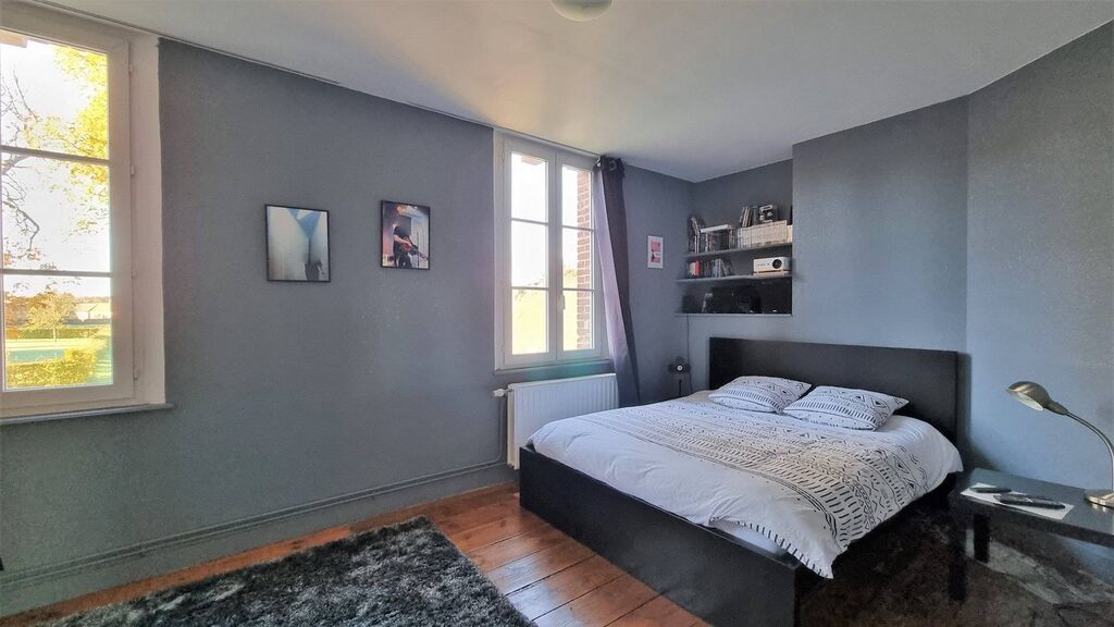 A vendre très belle propriété de 225 m² habitables, 5 chambres, piscine couverte, à 5 km de tous commerces 76260 et 10 km de la mer.