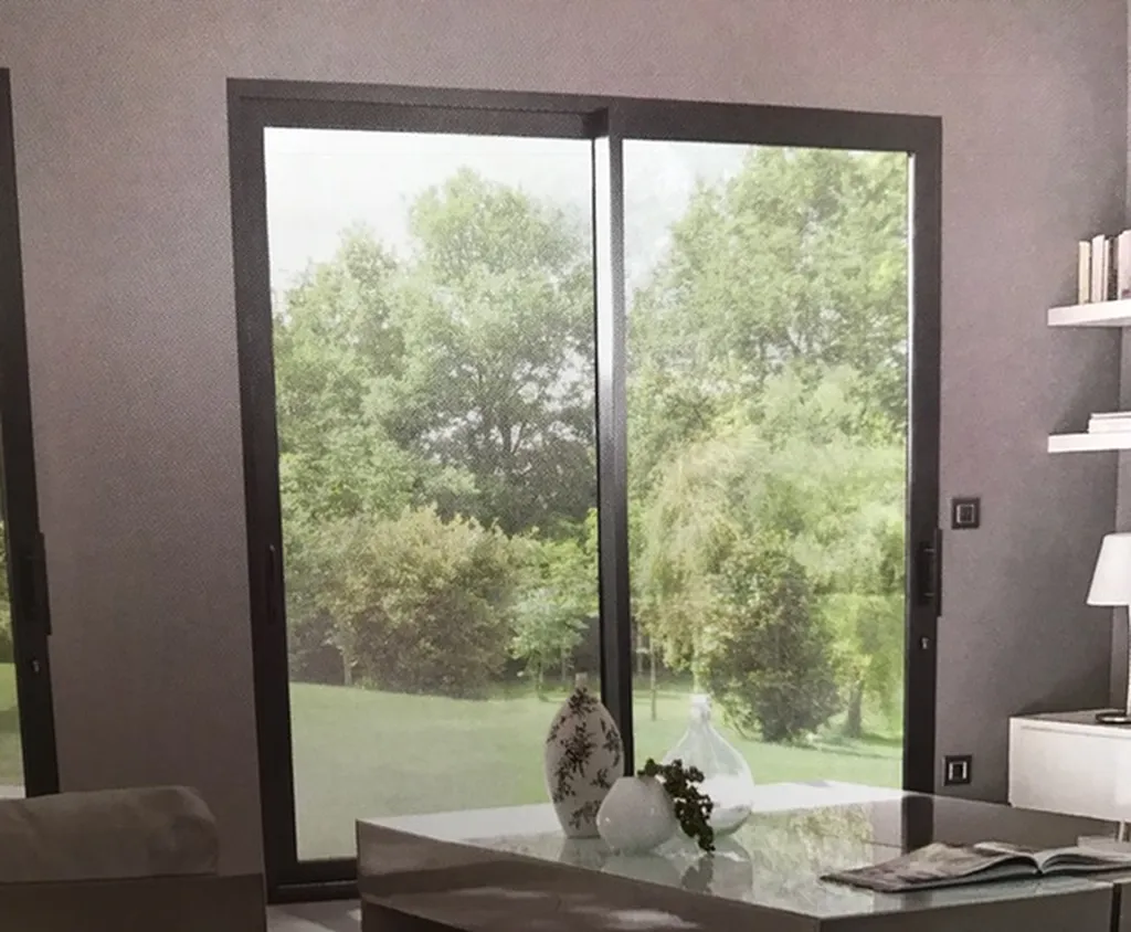 Installation de baies coulissantes en aluminium gris anthracite à Ventabren