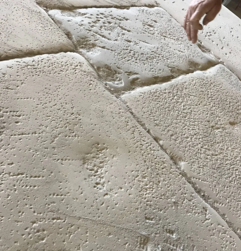 Pierre de Dordogne, pierre naturelle pour dallage, margelle, escalier, parement mural. livraison à Marseille proche Aix-en-provence 13