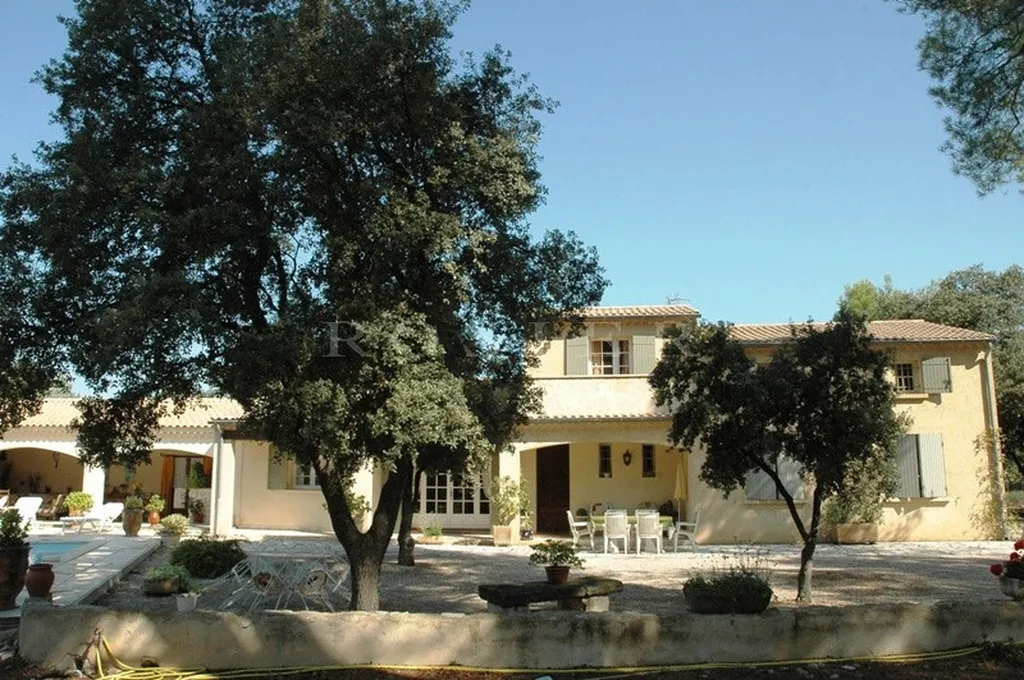 Maison récente avec piscine sur Pernes les Fontaines, entre Carpentras et de l'Isle sur la Sorgue.  