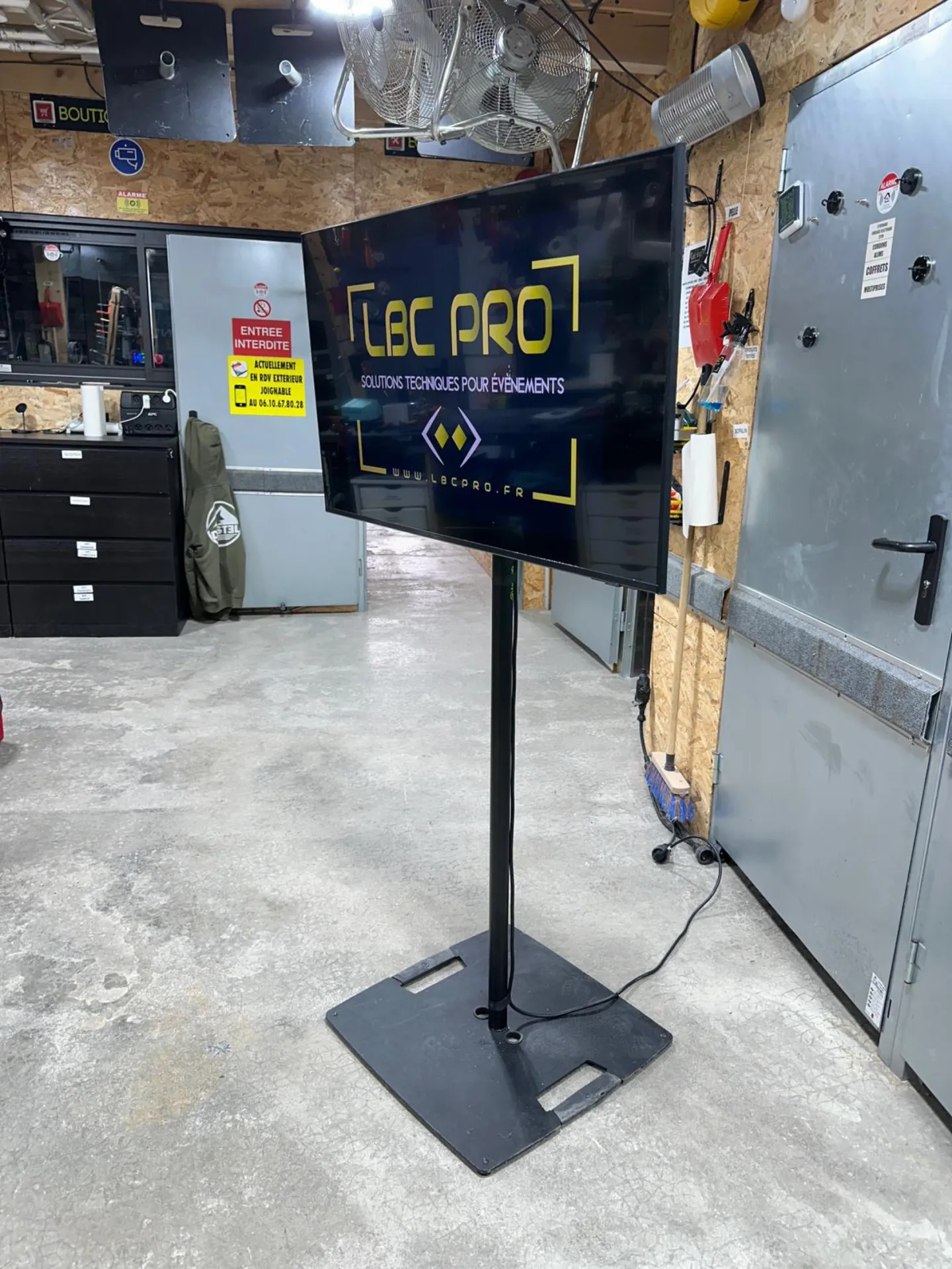 PIEDS POUR ECRANS 32 A 43 POUCES