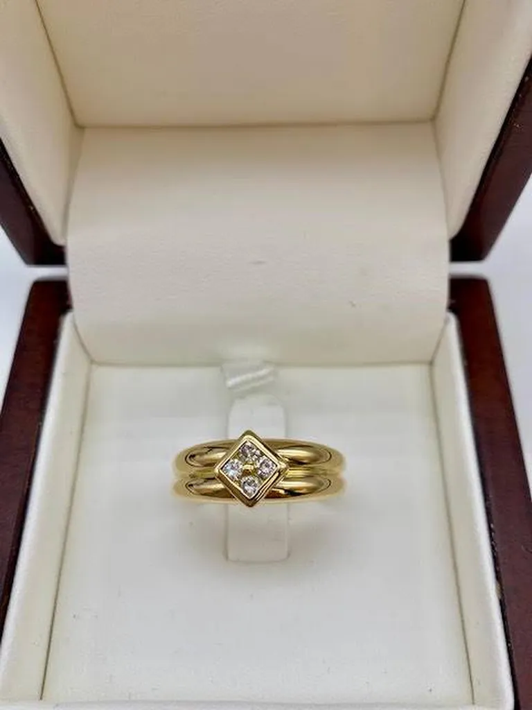 Raffinement et Symbolisme : La Nouvelle Création Diamantée d'Or Ligne