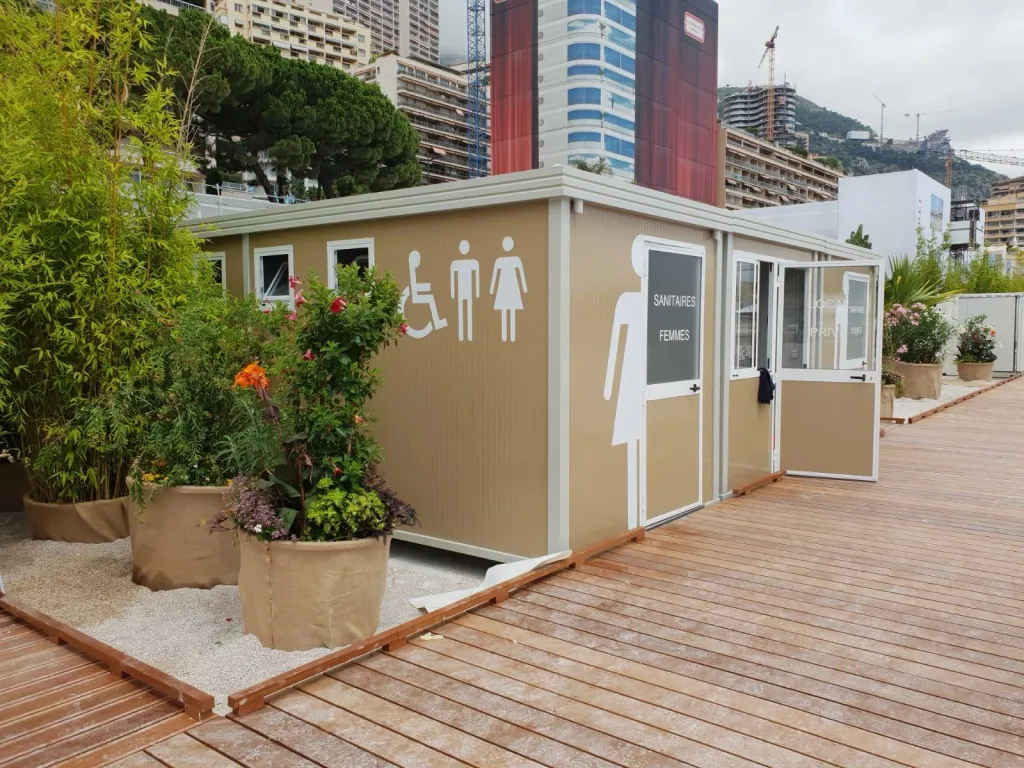 Louer des structures modulaires pour WC, sanitaires et poste de secours sur la plage du Larvotto à Monaco