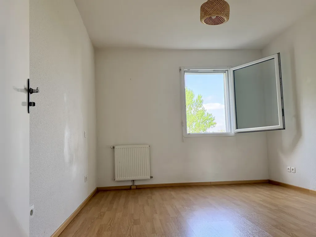 Acheter un appartement récent T2 41m2 avec ascenseur à Floirac proche de Bordeaux  parking  exterieur securisé environnement calme proche commerces et transports