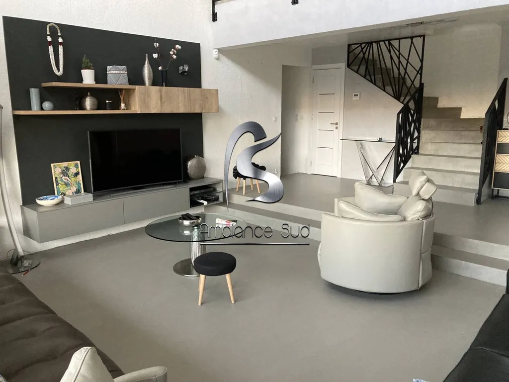 Artisan pour rénovation de sol en béton ciré Roquebrune sur Argens Var 83