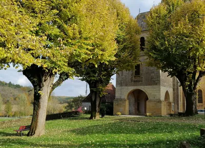 Vue authentique de Sainte‑Alvère – Saint‑Laurent‑des‑Bâtons, parfaite pour illustrer l’estimation professionnelle de votre camping‑car.