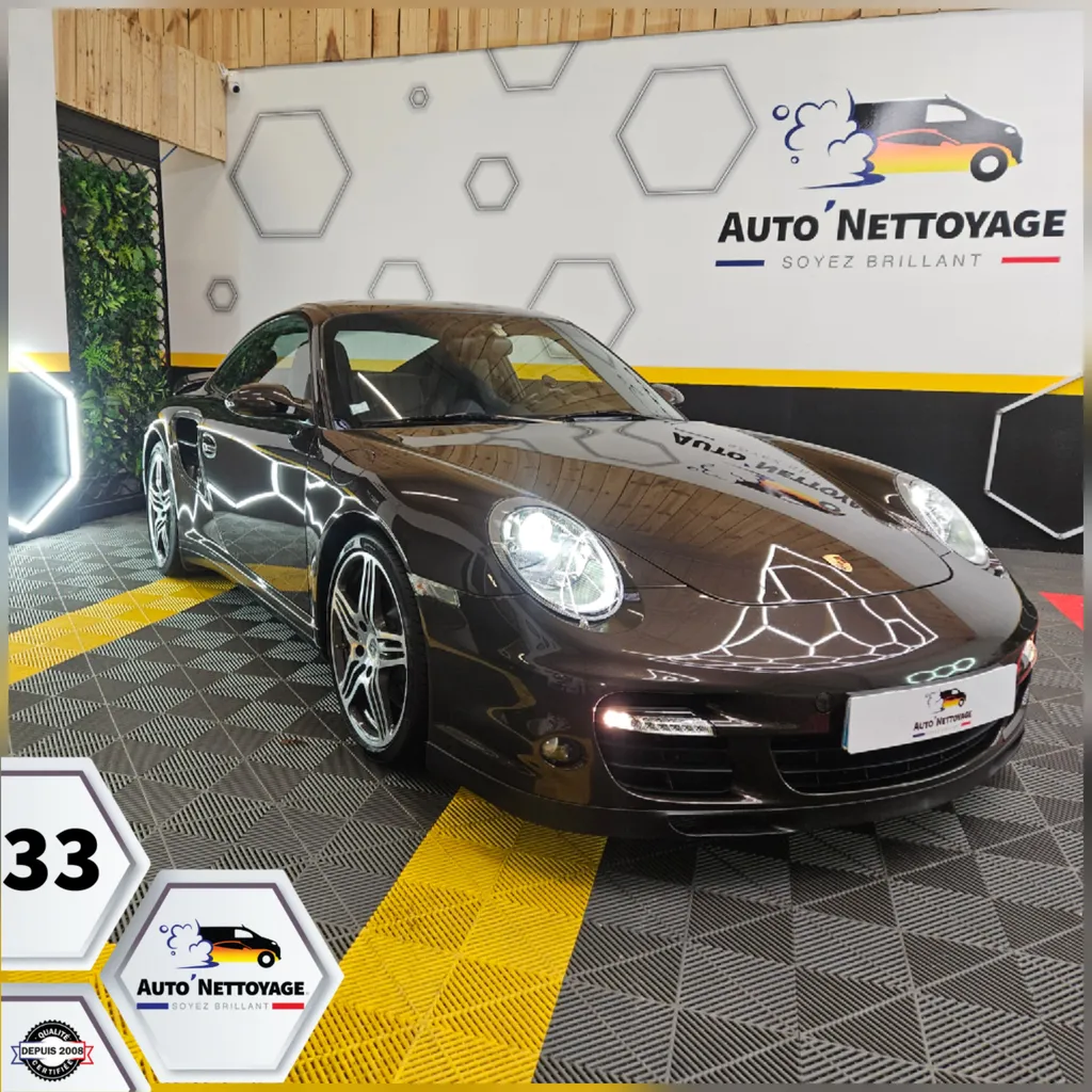 ​Sublime rénovation d'une Porsche avec lustrage complet et protection céramique longue durée dans notre centre Auto'Nettoyage à Marcheprime