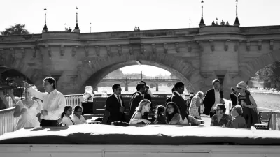 Orchidées et Tropique pour une ambiance chic sur la Seine à Paris