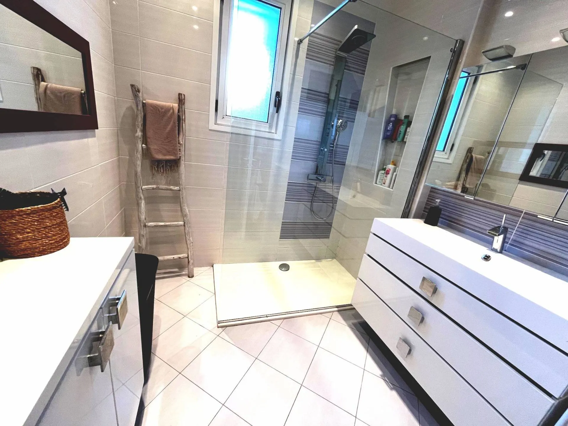 carnoux vente maison avec piscine de plain pied