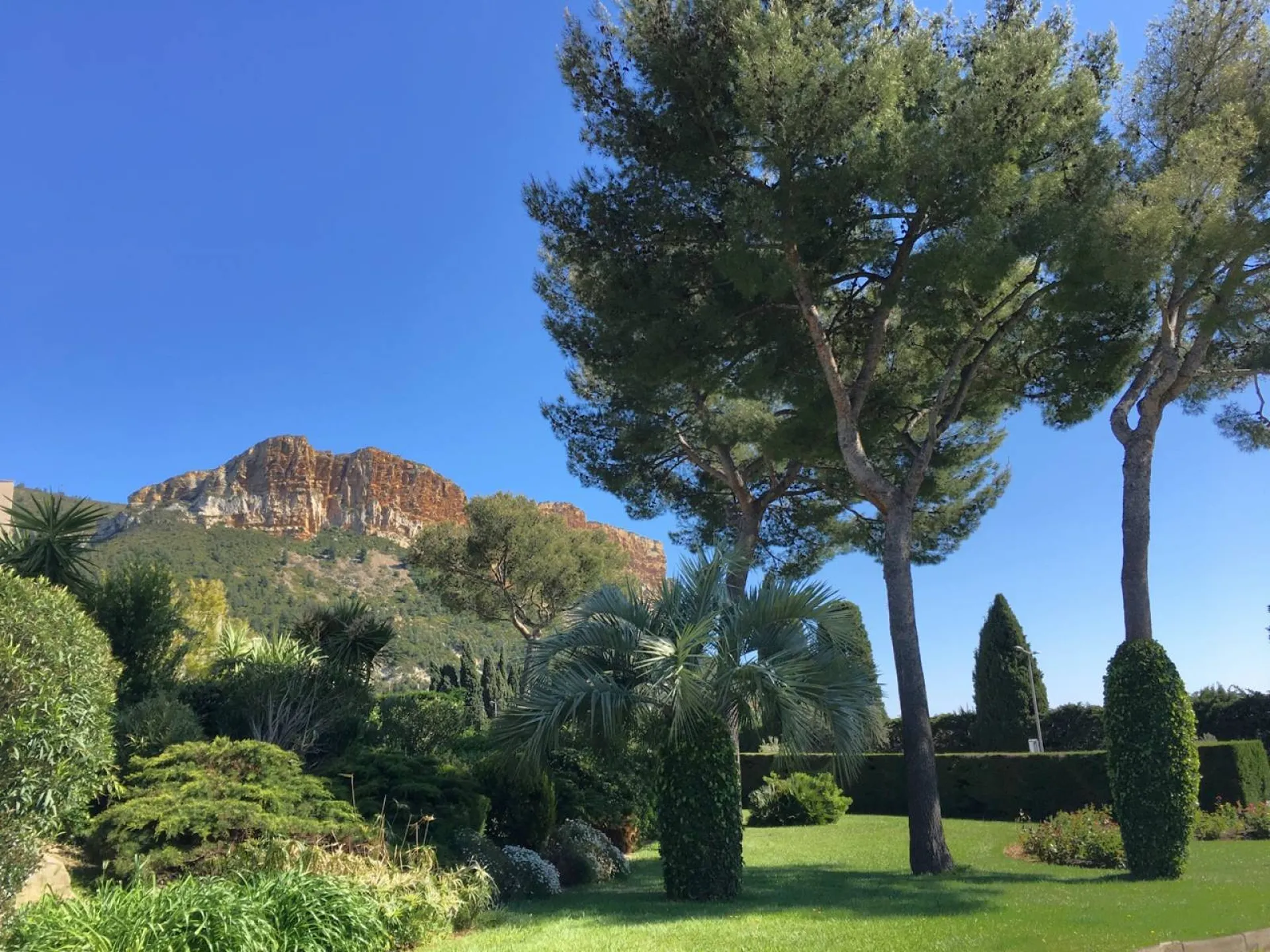 Vente appartement T2 Cassis  en dernier étage avec terrasse vue mer et parking privé dans résidence de standing