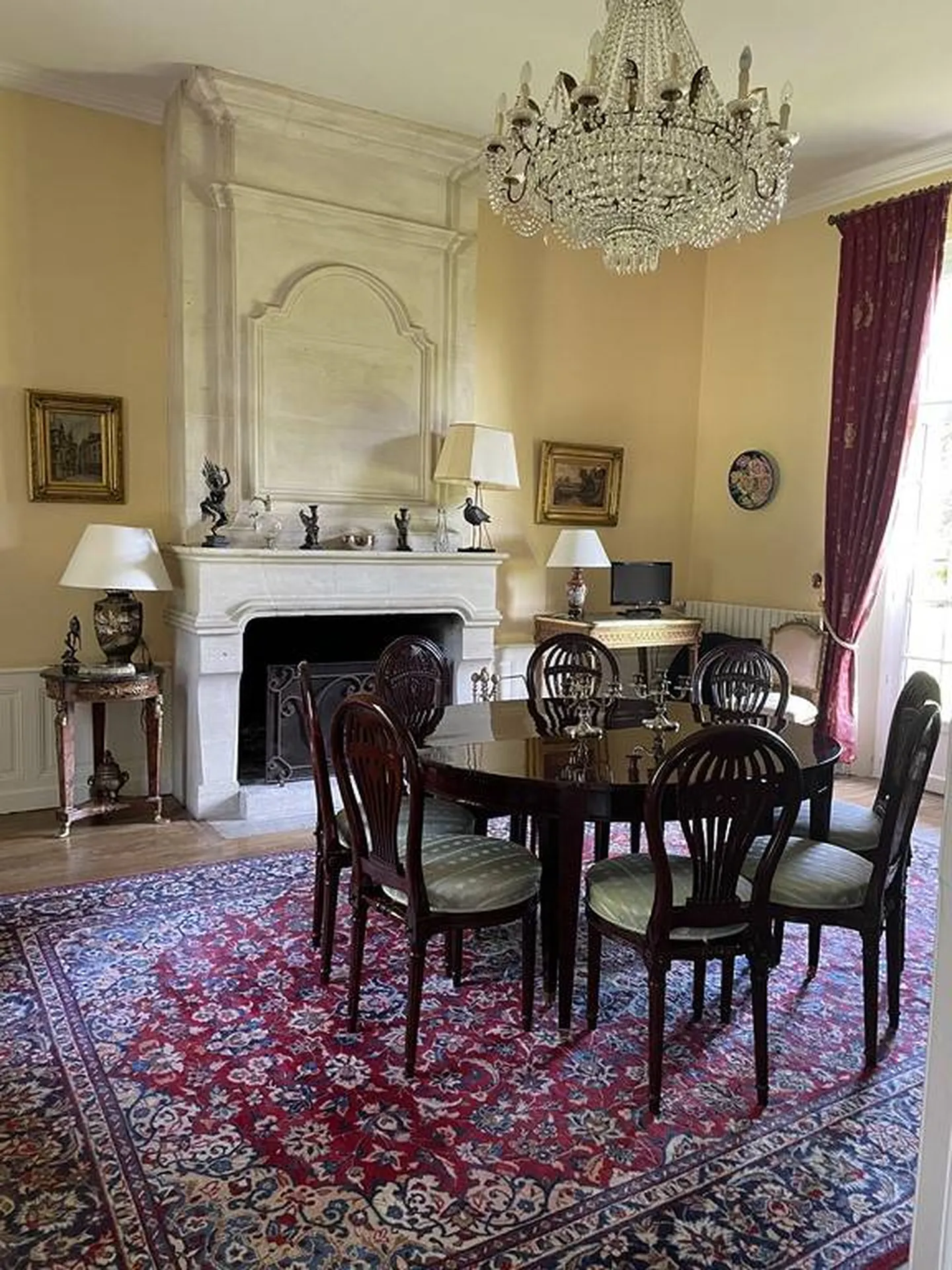 CHATEAU du 19ème sur 1ha, à proximité de la mer en baie de Somme, entre les falaises de craie et les plages de sable.