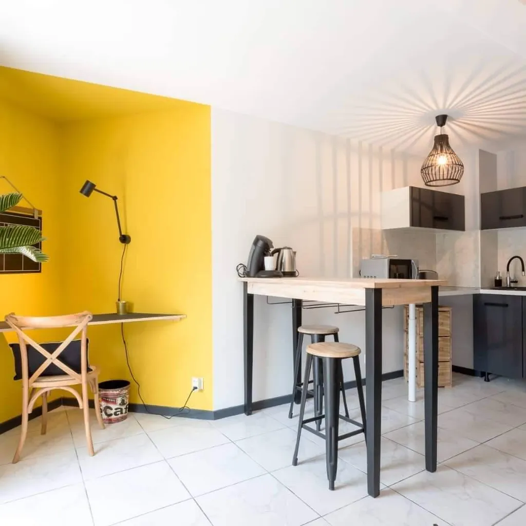 Joli studio meublé avec Balcon proche des Arènes  