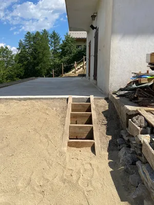 Réalisation d'escalier en bois pour accès à terrasse à Valberg