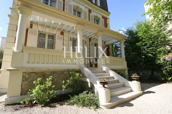 Magnifique maison Napoléon III 7 pièces de 214 M² à Le Vésinet Centre