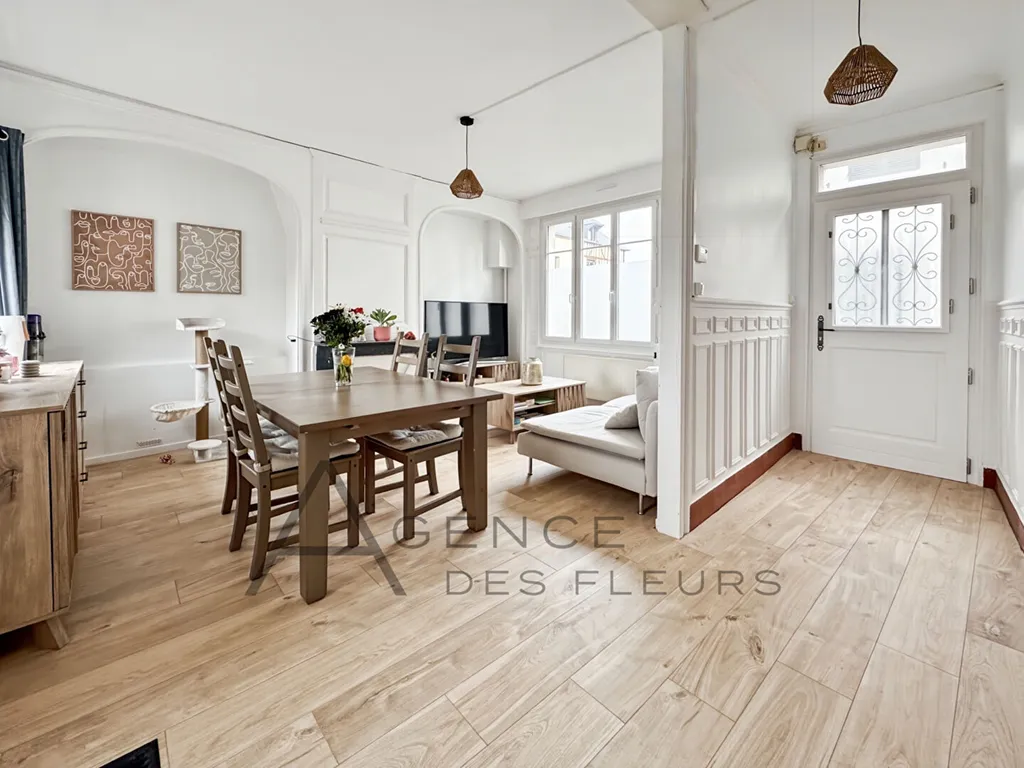 A vendre, jolie maison lumineuse de 1840 de 104 m² sur un terrain de 133m² située au Neubourg