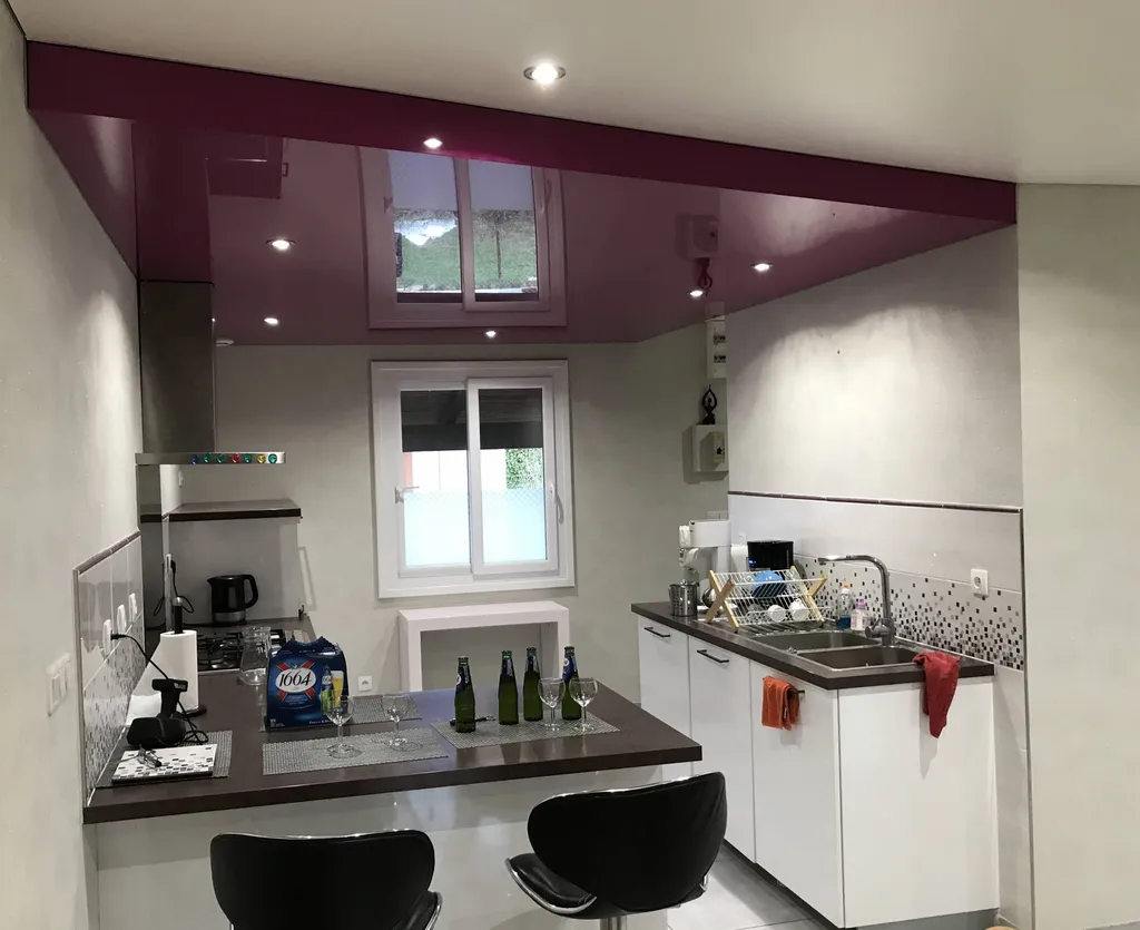 Plafond tendu laqué BARRISOL dans cuisine avec remontée - Plafonds Tendus Occitans - St Lys