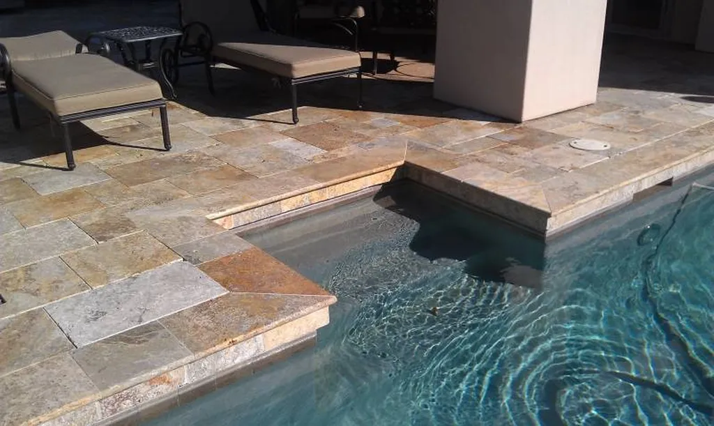 DALLAGE EXTERIEUR + MARGELLE TRAVERTIN SCABOS