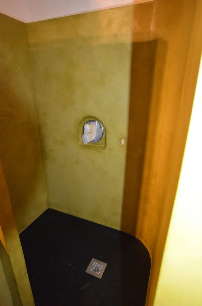 Revêtement de sol de salle de bain facile d'entretien béton ciré Aix en provence