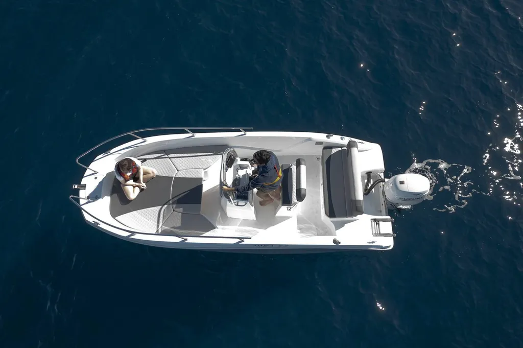 Concessionnaire de bateaux à moteur Idea Marine Var