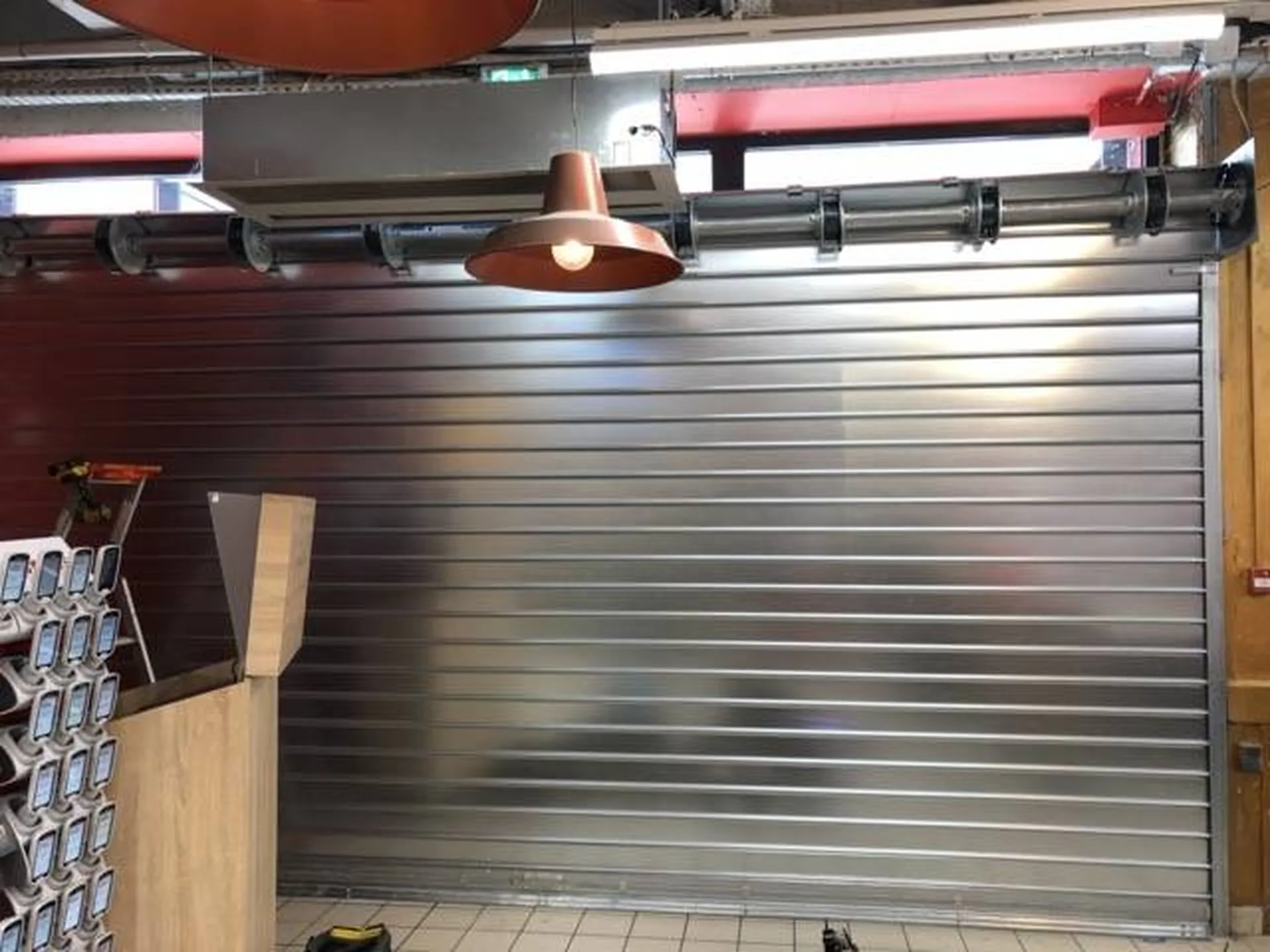 Fourniture et pose d'un rideau métallique motorisé à Aix en Provence