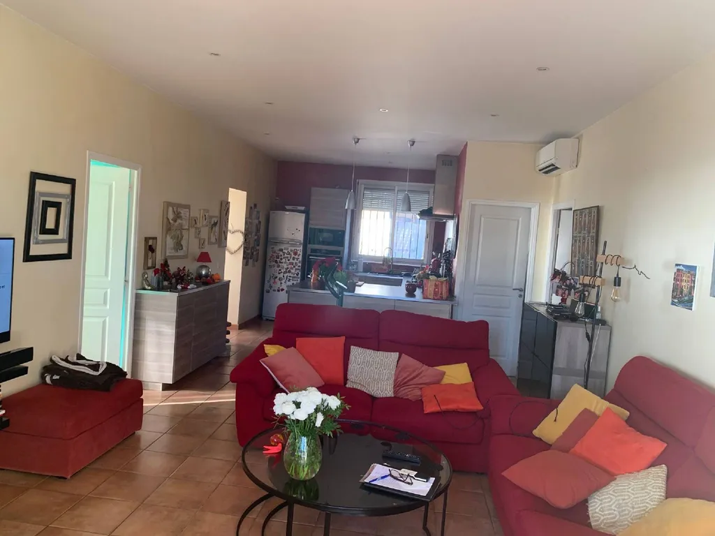 Vente appartement 3/4 Cassis au 1er étage d'une maison des années 40 avec parking et terrasse vue mer