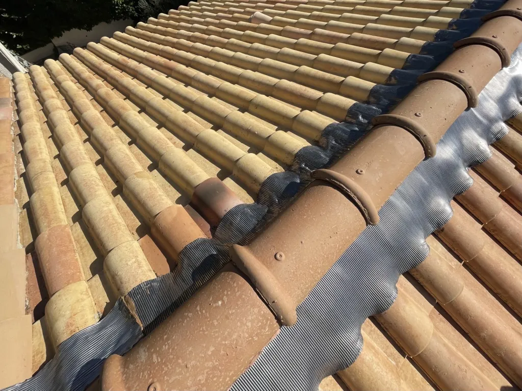 Intervention de couvreur pour une rénovation de toiture à Gardanne 13130 près de Aix en Provence 13100