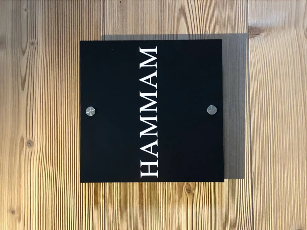 Vente d'un appartement T4 d'exception ski au pied meublé et décoré par un architecte d'intérieur au cœur de la station ARC 1800