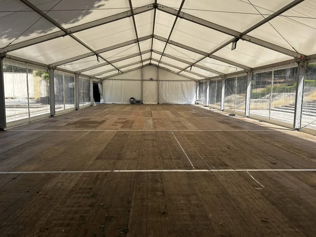 Montage d'une structure 12*40 à Aix-en-Provence dans les Bouches-du-Rhône