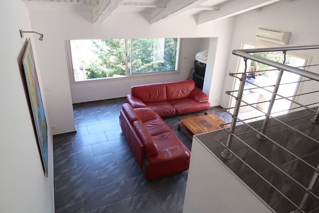 Maison T6 Cassis proximité centre avec piscine et parkings 