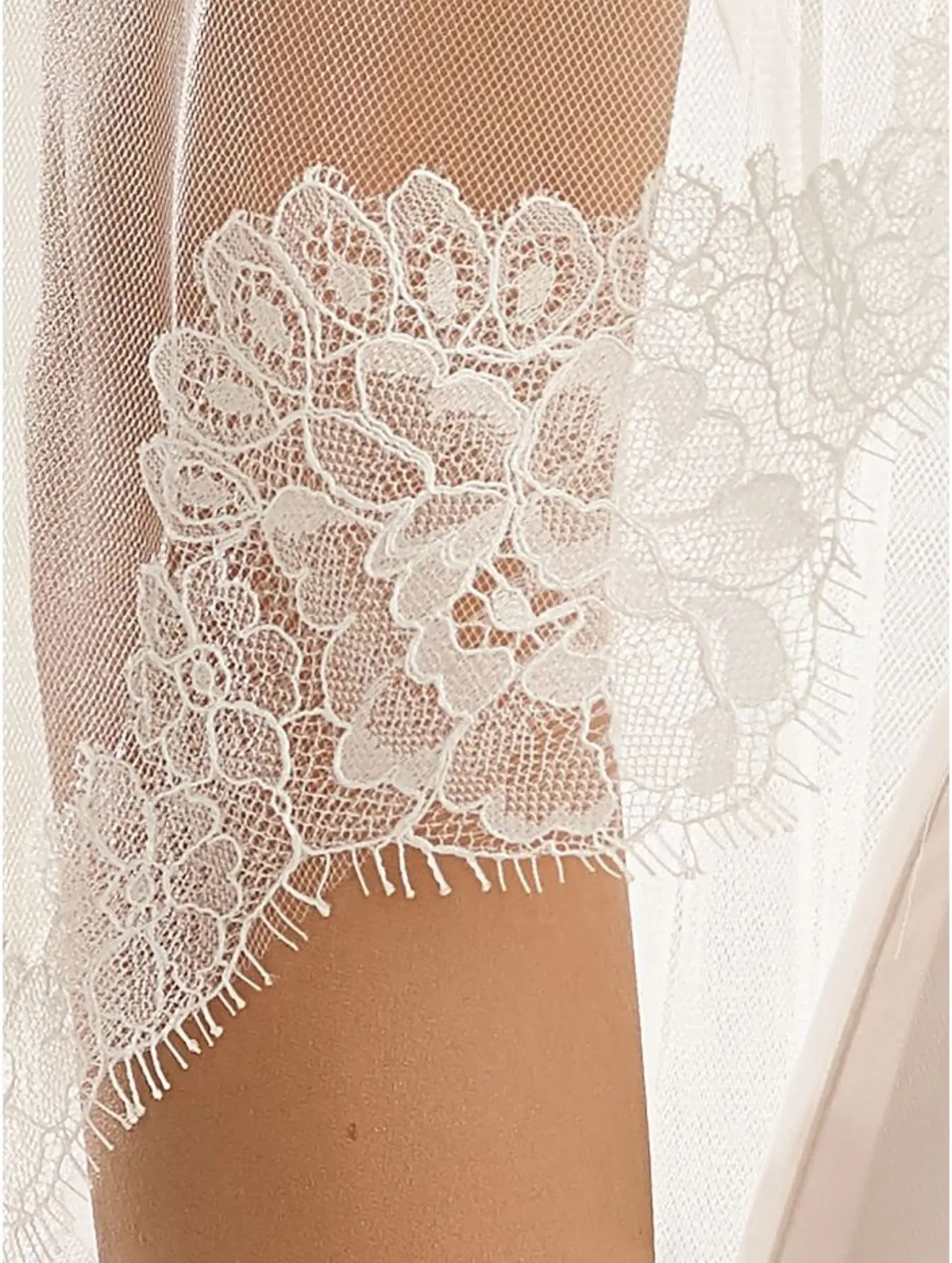 Voile long de mariée en dentelle blanche
