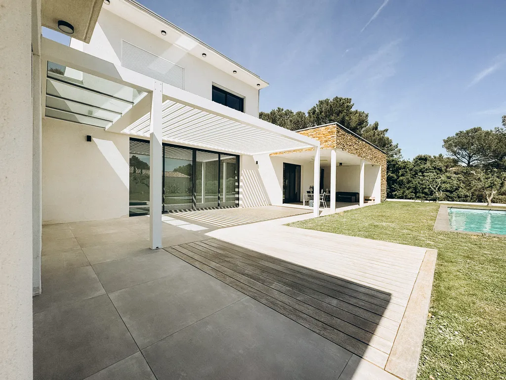 Pergola bioclimatique et verrière au Cap Ferret