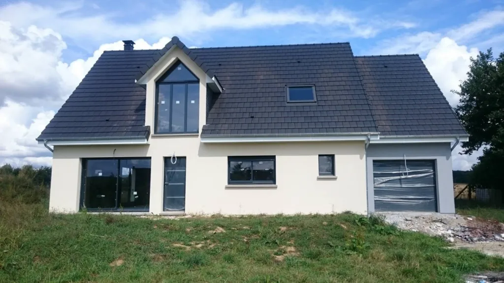 Où trouver un constructeur pour réaliser une maison traditionnelle en parpaing à Pont Audemer proche Beuzeville dans l'Eure (27)