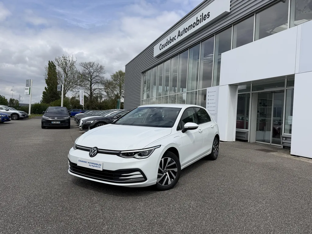 Volkswagen Golf 8 Hybride d'occasion à vendre proche du Havre : découvrez cette berline automatique chez Caudebec Automobiles