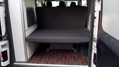 Fourgon aménagé en camping-car dans le Var