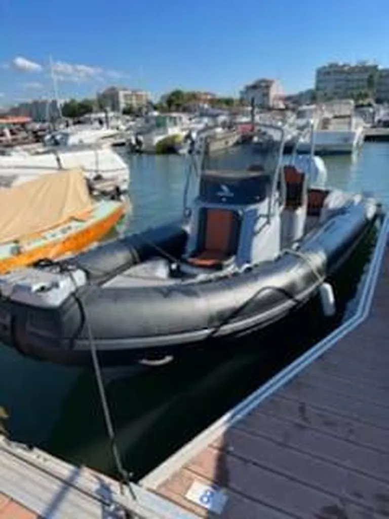 Bateau à moteur semi-rigide coque aluminium HIGHFIELD 700 Sport à Arcachon