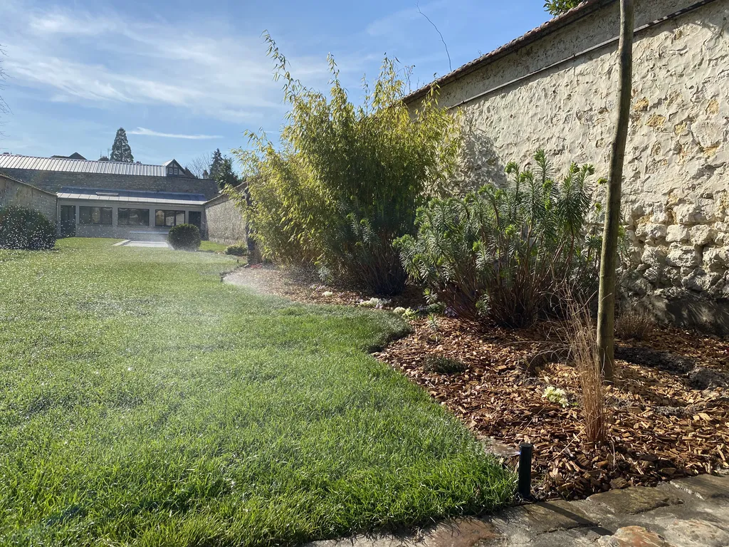 Devis pour arrosage automatique à Fontainebleau 77300 : étude technique pour l'installation d'un système irrigation adapté à la taille de votre terrain