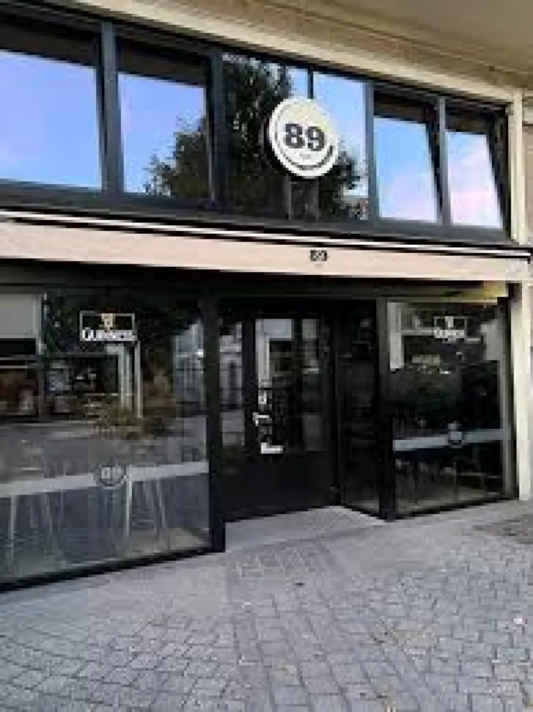 bar 89
