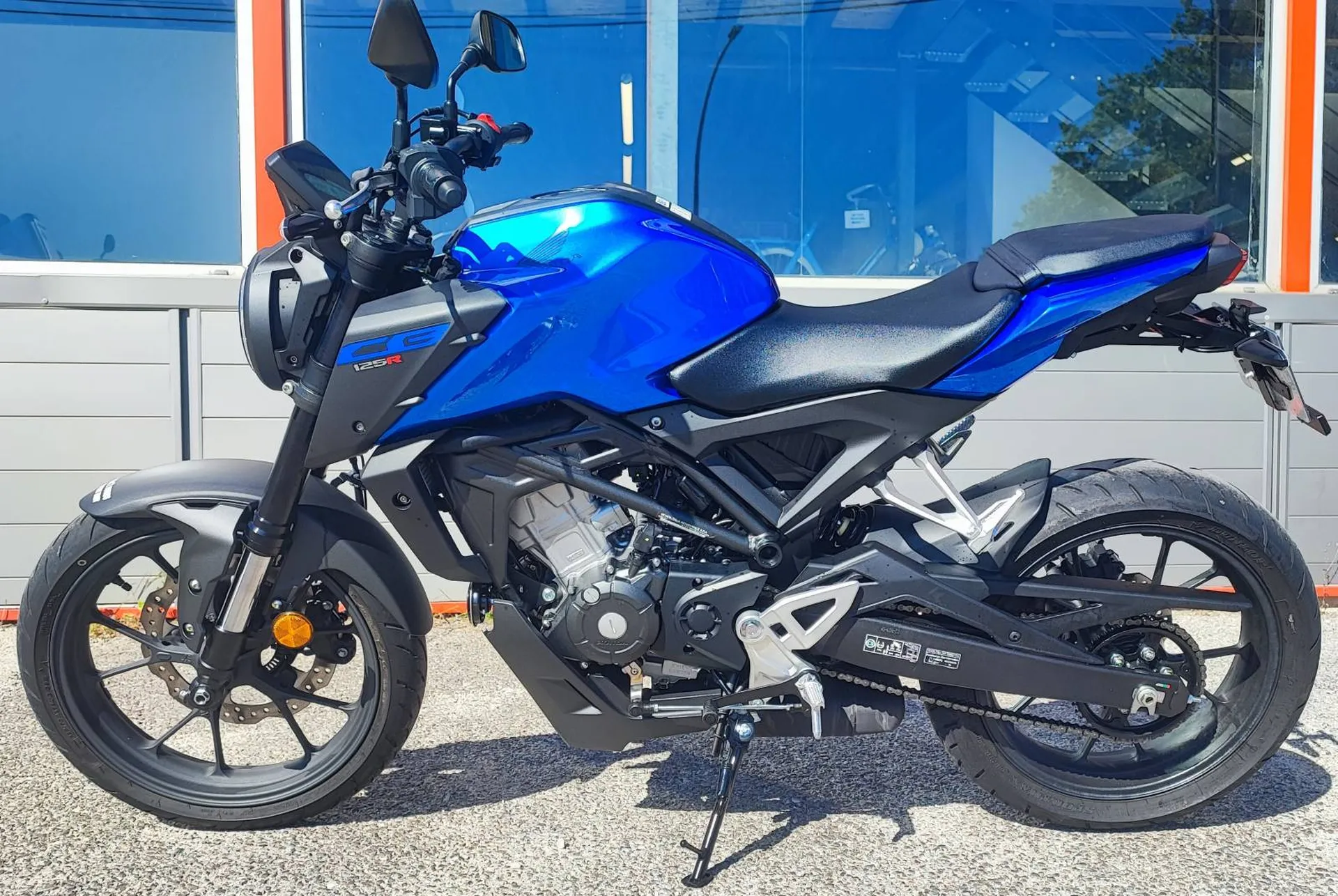 HONDA  CB125R DU 10/2025 AVEC 1080KM.
