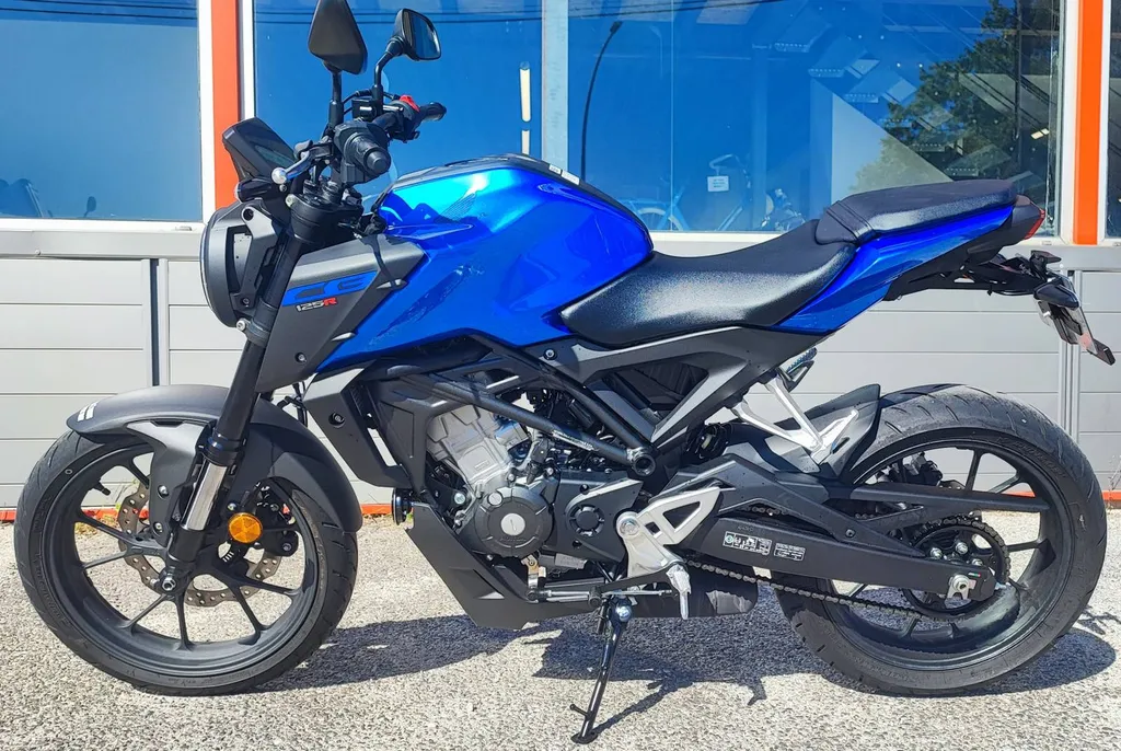 HONDA  CB125R DU 10/2025 AVEC 1080KM.