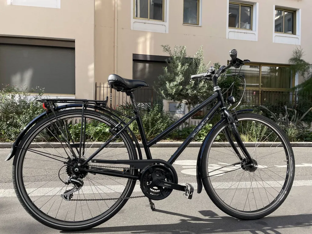 Location de vélo de randonnée pour femme avec sacoche à Lyon