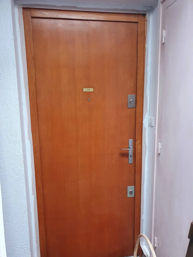 Pose de porte palière acajou serrure 5 points à Gleizé