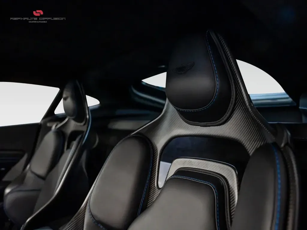 Aston Martin V12 Vantage sièges carbone et sellerie sport – Cannes