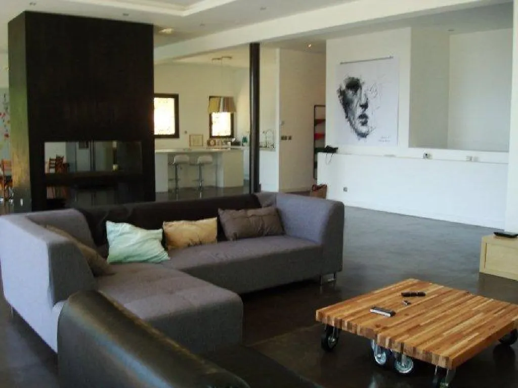 A VENDRE 5 Bandol 300m² habitables sur 5000m², dans quartier résidentiel, avec vue mer